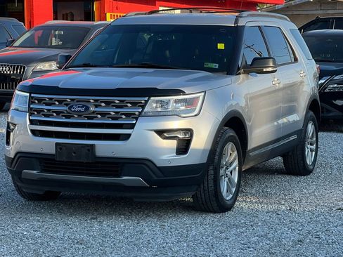 Used 2018 Ford Explorer XLT w/ Equipment Group 202A image 3
