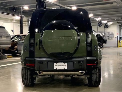 New 2026 Land Rover Defender 110 X-Dynamic SE image 4