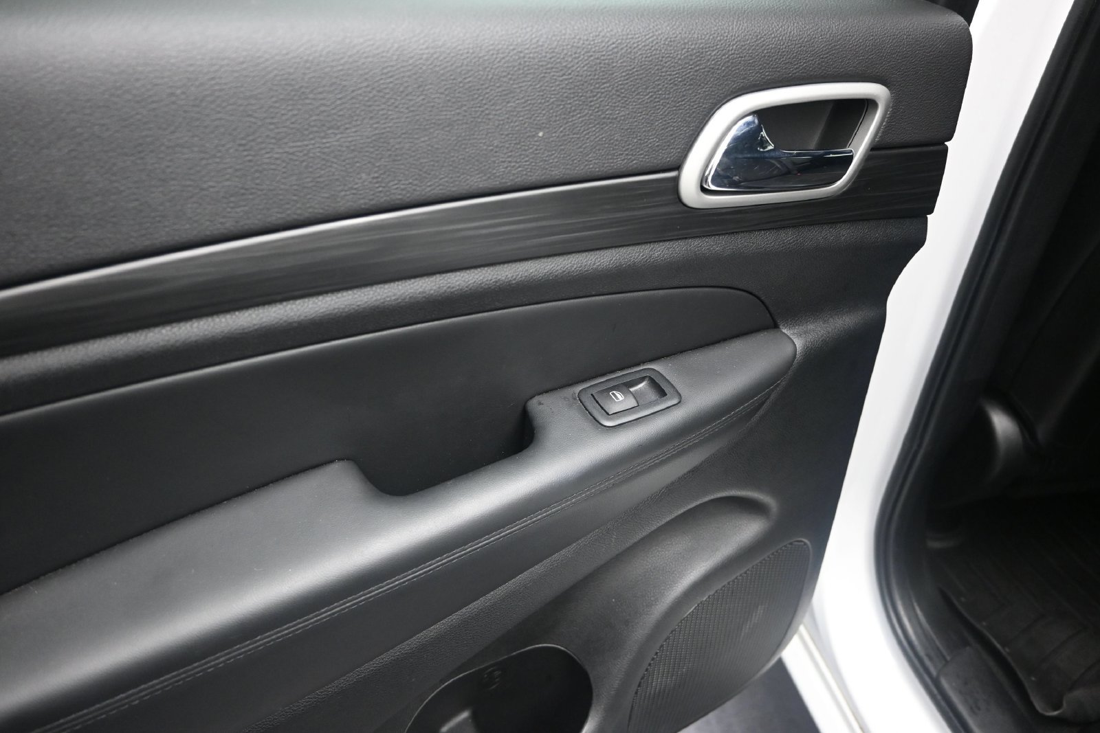 Used 2022 Jeep Grand Cherokee Laredo X RWD image 15
