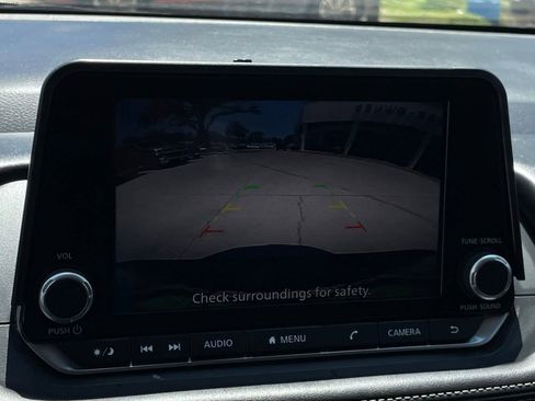 Used 2025 Nissan Rogue S FWD image 18