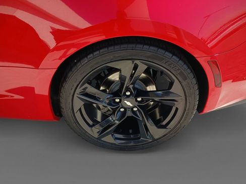 Used 2019 Chevrolet Camaro LT RWD image 8
