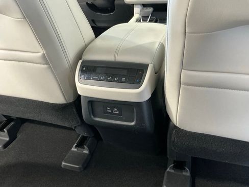 Used 2023 Nissan Pathfinder SL AWD/4WD image 17