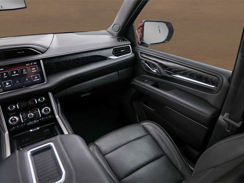 Used 2023 GMC Yukon Denali image 30