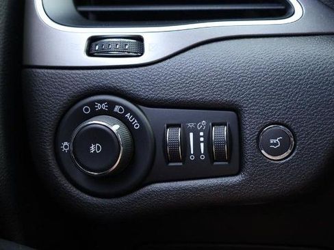 Used 2019 Jeep Cherokee Latitude Plus w/ Comfort/Convenience Group AWD/4WD image 18