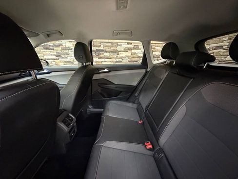 Used 2022 Volkswagen Taos SE image 28