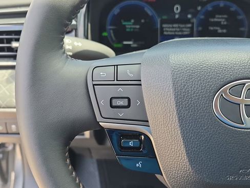 Used 2026 Toyota Camry XLE FWD image 17