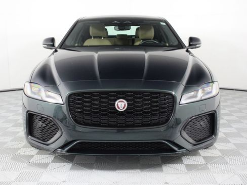 Used 2023 Jaguar XF SE RWD image 2