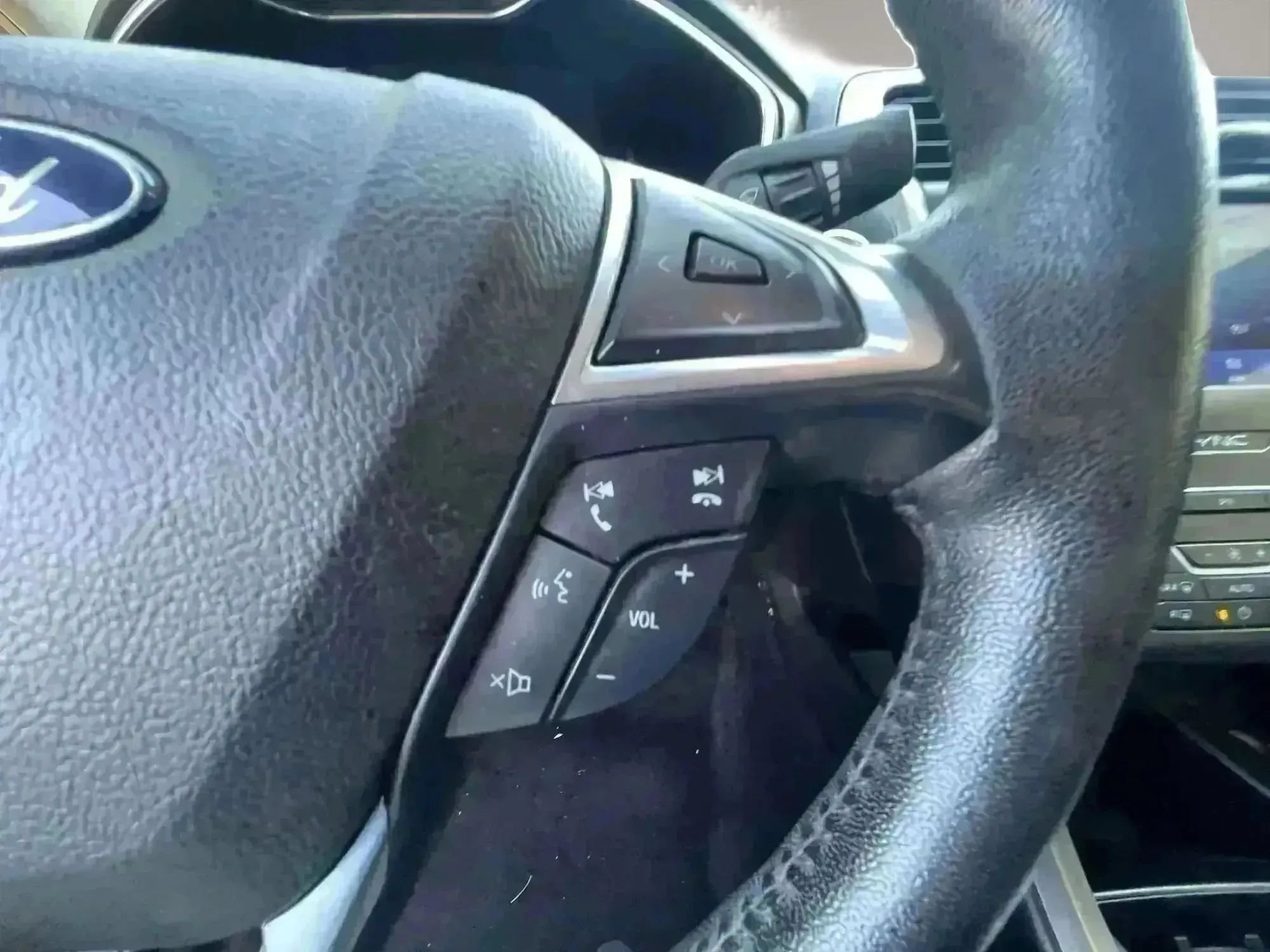 Used 2020 Ford Fusion SEL FWD image 13