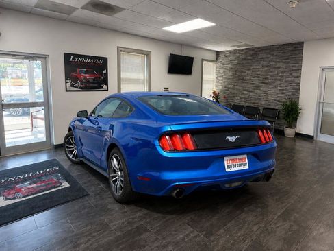 Used 2017 Ford Mustang Coupe RWD image 4