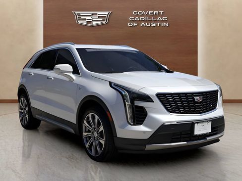 Certified 2022 Cadillac XT4 Premium Luxury w/ Enhanced Visibility Package AWD/4WD image 6