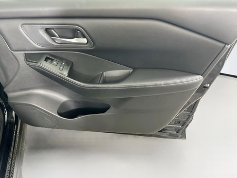 Used 2025 Nissan Rogue SV FWD image 30
