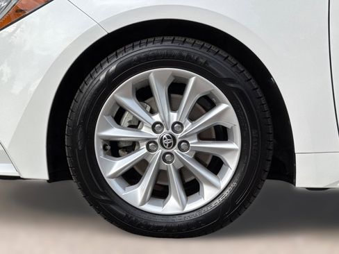 Used 2020 Toyota Corolla XLE image 11
