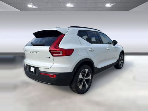 New 2026 Volvo XC40 B5 Plus w/ Climate Package AWD/4WD image 9