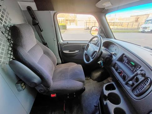 Used 2002 Dodge B3500 image 37