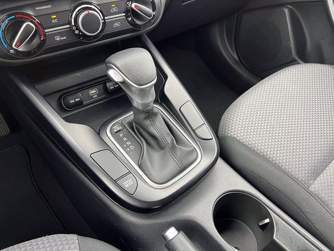 Used 2025 Kia Soul LX w/ LX Technology Package FWD image 19