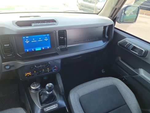 Used 2022 Ford Bronco Big Bend w/ Sasquatch Package AWD/4WD image 16