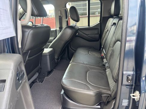 Used 2020 Nissan Frontier PRO-4X image 5