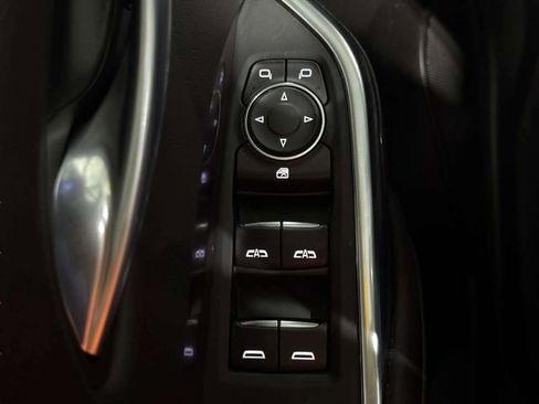 Used 2023 Cadillac XT4 Luxury w/ LPO, Onyx Lite Package image 18