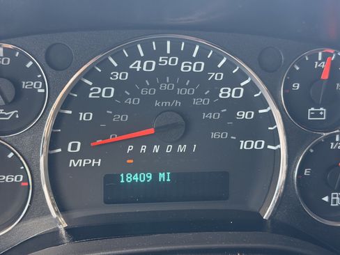Used 2025 GMC Savana 2500 w/ Driver Convenience Package RWD image 22