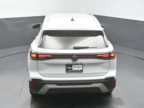 Certified 2025 Volkswagen Tiguan SE image 46
