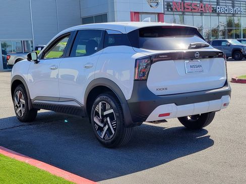 Used 2025 Nissan Kicks SV FWD image 3