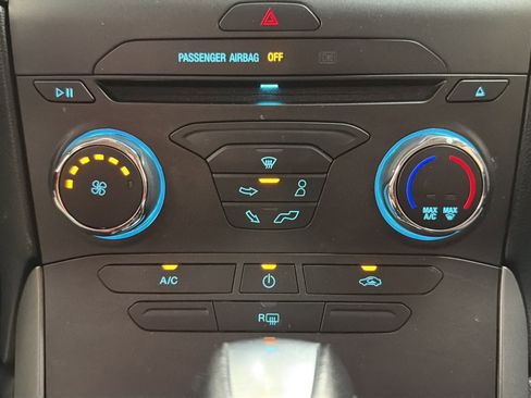 Used 2016 Ford Edge SE FWD image 28