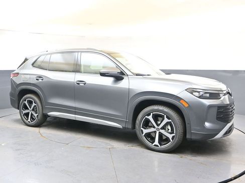 New 2026 Volkswagen Tiguan SE image 7