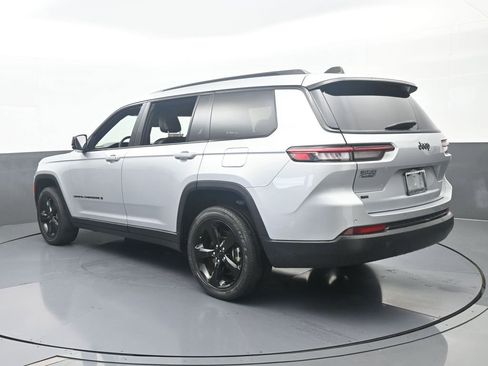 Used 2023 Jeep Grand Cherokee L Laredo RWD image 4