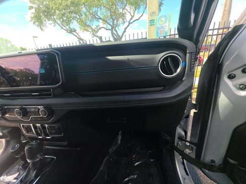 Used 2024 Jeep Wrangler High Altitude AWD/4WD image 19