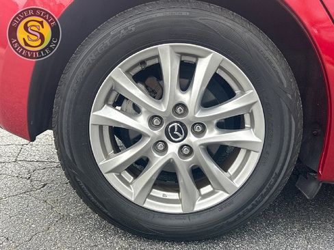 Used 2016 MAZDA MAZDA3 i Touring w/ Popular Equipment Package image 9