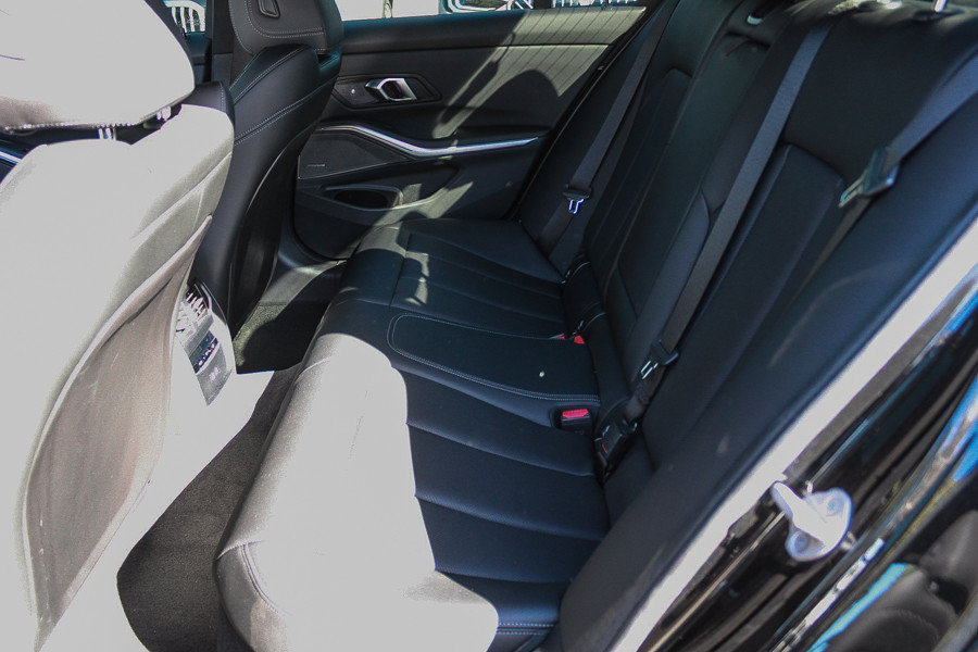 Used 2024 BMW 330i Sedan w/ M Sport Package RWD image 18