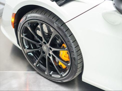 Used 2025 McLaren Artura Spider image 22