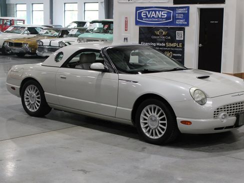 Used 2005 Ford Thunderbird 50th Anniversary RWD image 22