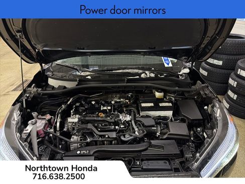 Used 2025 Toyota Corolla Cross XLE image 9