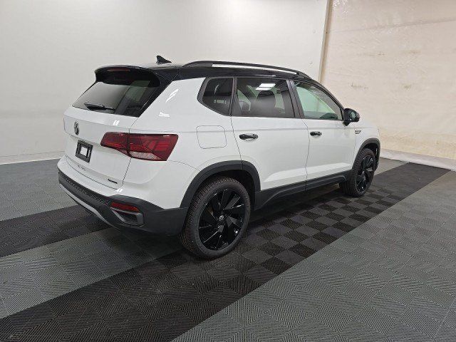 Used 2024 Volkswagen Taos SE AWD/4WD image 4