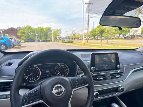 Used 2025 Nissan Altima 2.5 SV FWD image 16