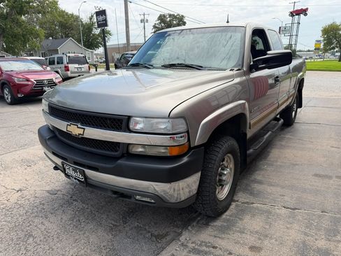 Used 2002 Chevrolet Silverado 2500 LT AWD/4WD image 4