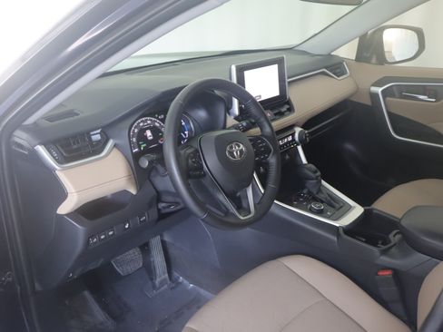 Used 2025 Toyota RAV4 XLE w/ Convenience Package AWD/4WD image 11