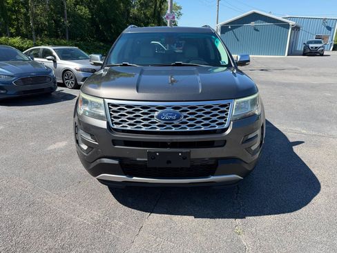 Used 2017 Ford Explorer Platinum AWD/4WD image 2