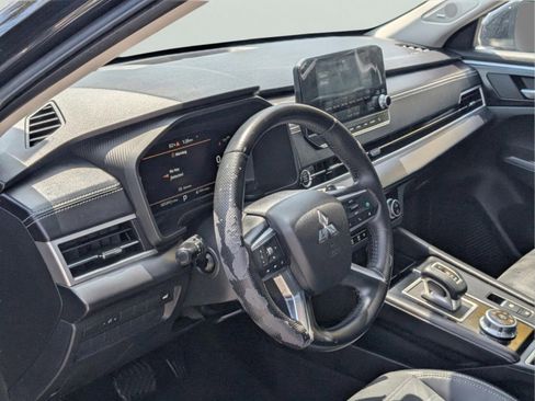 Used 2022 Mitsubishi Outlander SE image 30