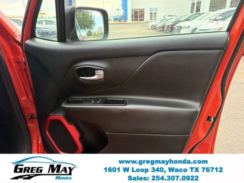 Used 2019 Jeep Renegade Trailhawk AWD/4WD image 32