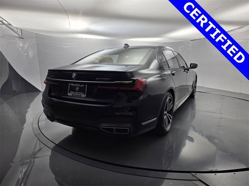 Certified 2022 BMW M760i xDrive w/ Luxury Rear Seating Package image 10