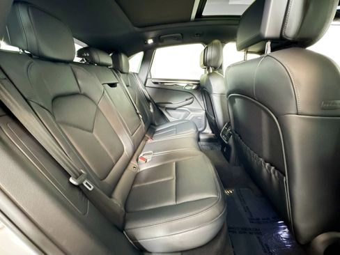 Used 2025 Porsche Macan image 23