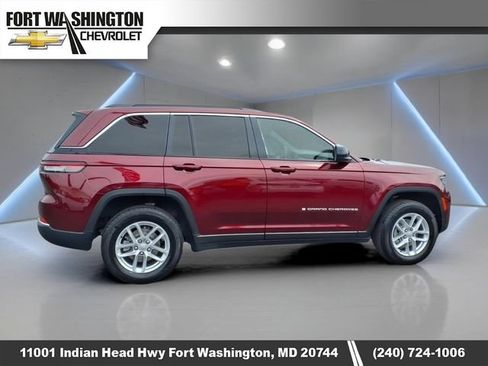 Used 2024 Jeep Grand Cherokee Laredo X w/ Luxury Tech Group I AWD/4WD image 2