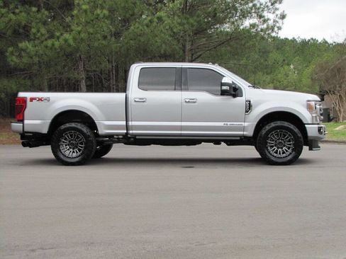 Used 2022 Ford F250 Platinum w/ FX4 Off-Road Package image 4