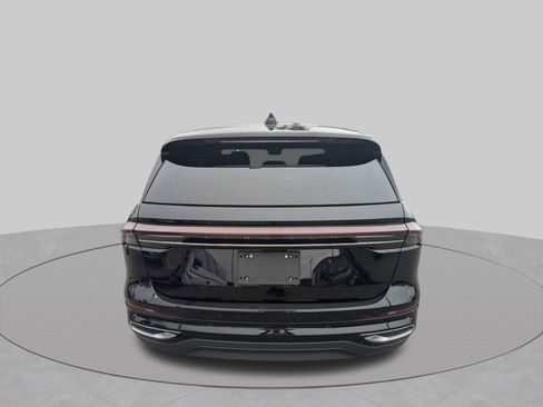 Used 2025 Lincoln Nautilus Premier AWD/4WD image 5