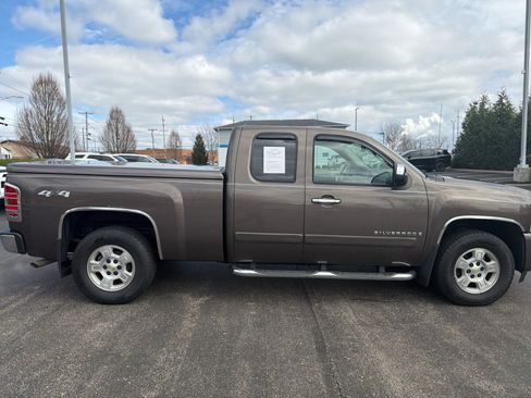 Used 2008 Chevrolet Silverado 1500 LT w/ Towing Package image 6