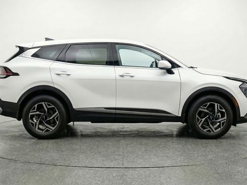 Used 2025 Kia Sportage LX image 11