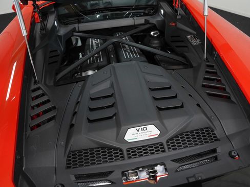 Used 2020 Lamborghini Huracan EVO RWD image 49