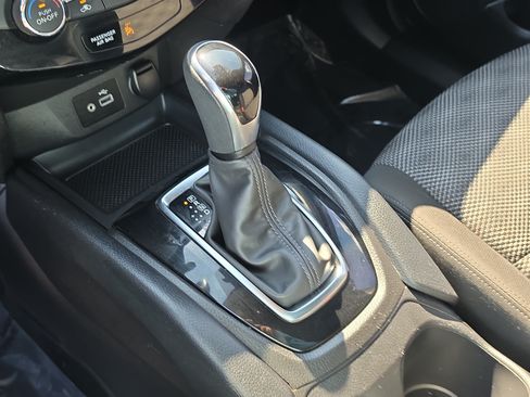 Used 2021 Nissan Rogue Sport SV AWD/4WD image 25